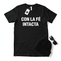 Blusa negra manga corta con letras blancas Con la Fe Intacta